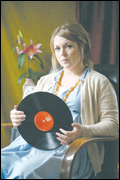 Woman & Grammophone